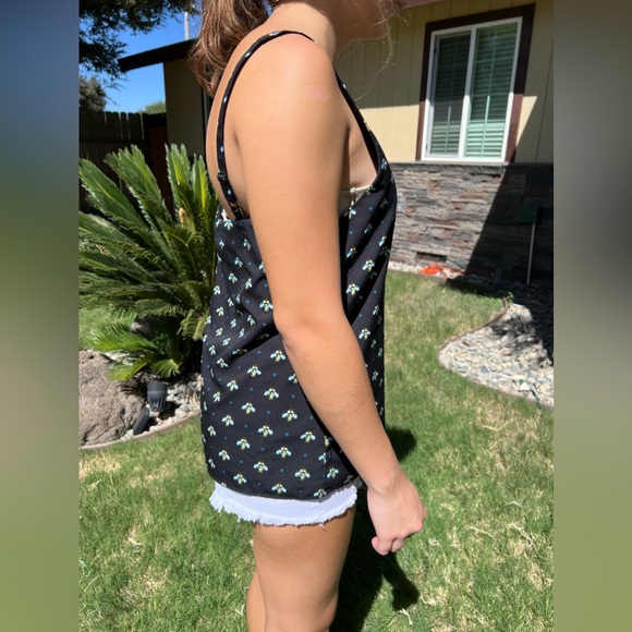 Banana Republic Tank (Medium) - Picture 4 of 6